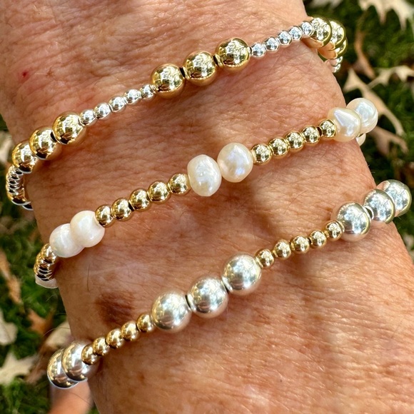 Pearl - Handmade 14k gold filled bead + freshwater pearl stretch bracelet - Picture 3 of 8
